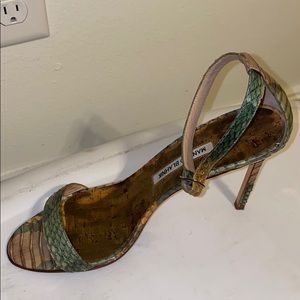 Just in time for VALENTINES DAY! SEXY heels!